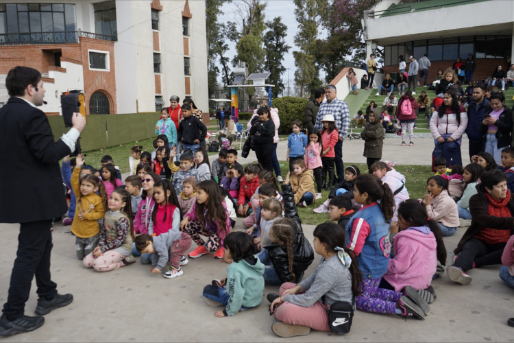 ¡EL DOMINGO FESTEJAMOS CON LOS NIÑOS Y NIÑAS!